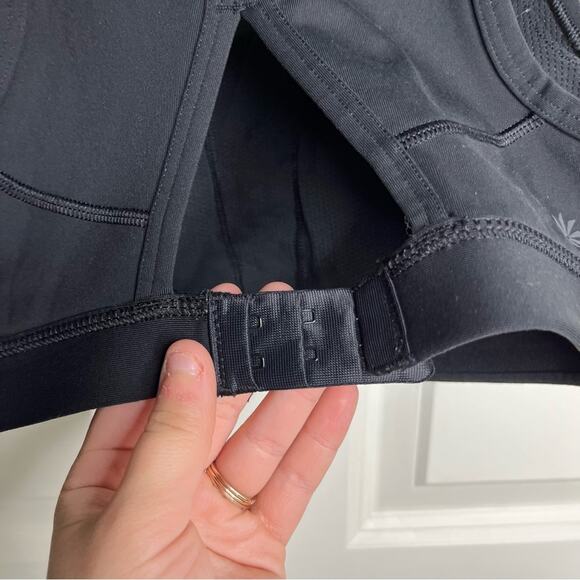 Athleta Black Sculptek Back Cut Out Medium Support Sports Bra Size XS - Picture 5 of 8